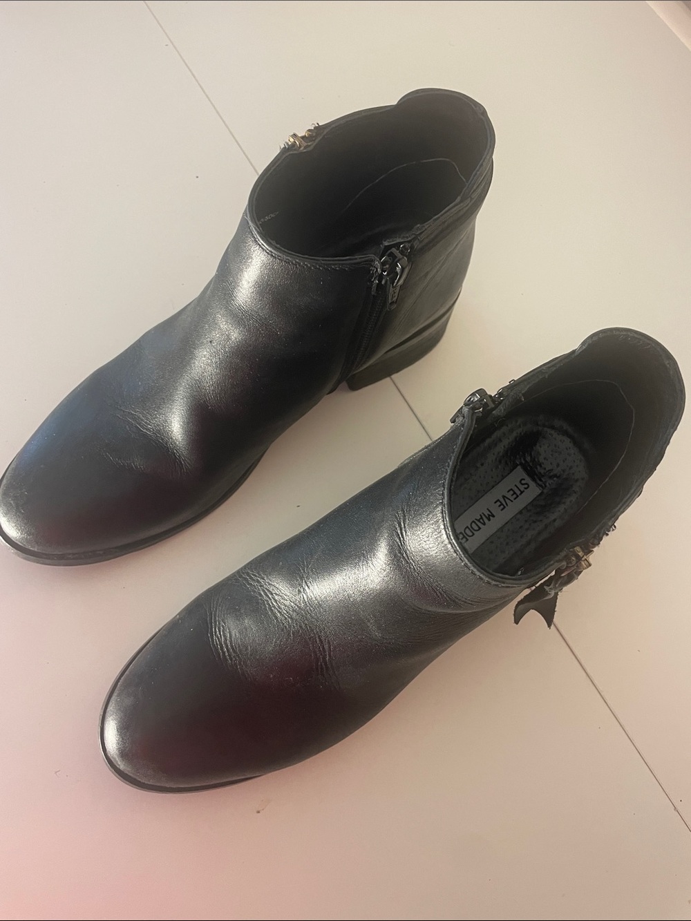Steve Madden Black Leather Ankle Booties with Side Zipper Size 8W - Picture 2 of 14
